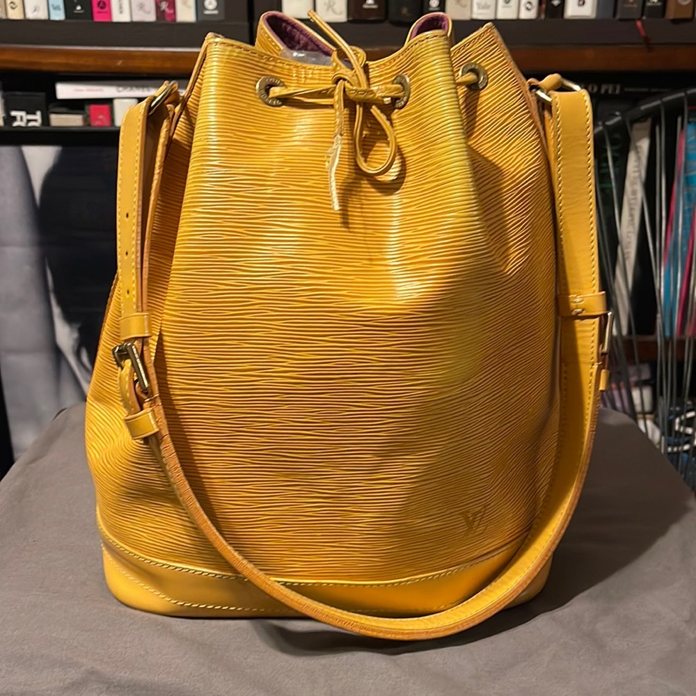 1994 Louis Vuitton Epi Noe Yellow (Authentic)